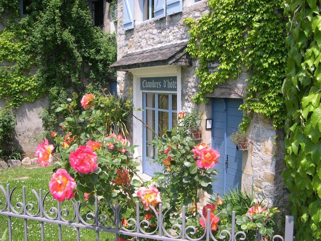 B&B / Chambre d'hôtes B&B Amphitryon 23, Place St Pierre 64400 Oloron-Sainte-Marie