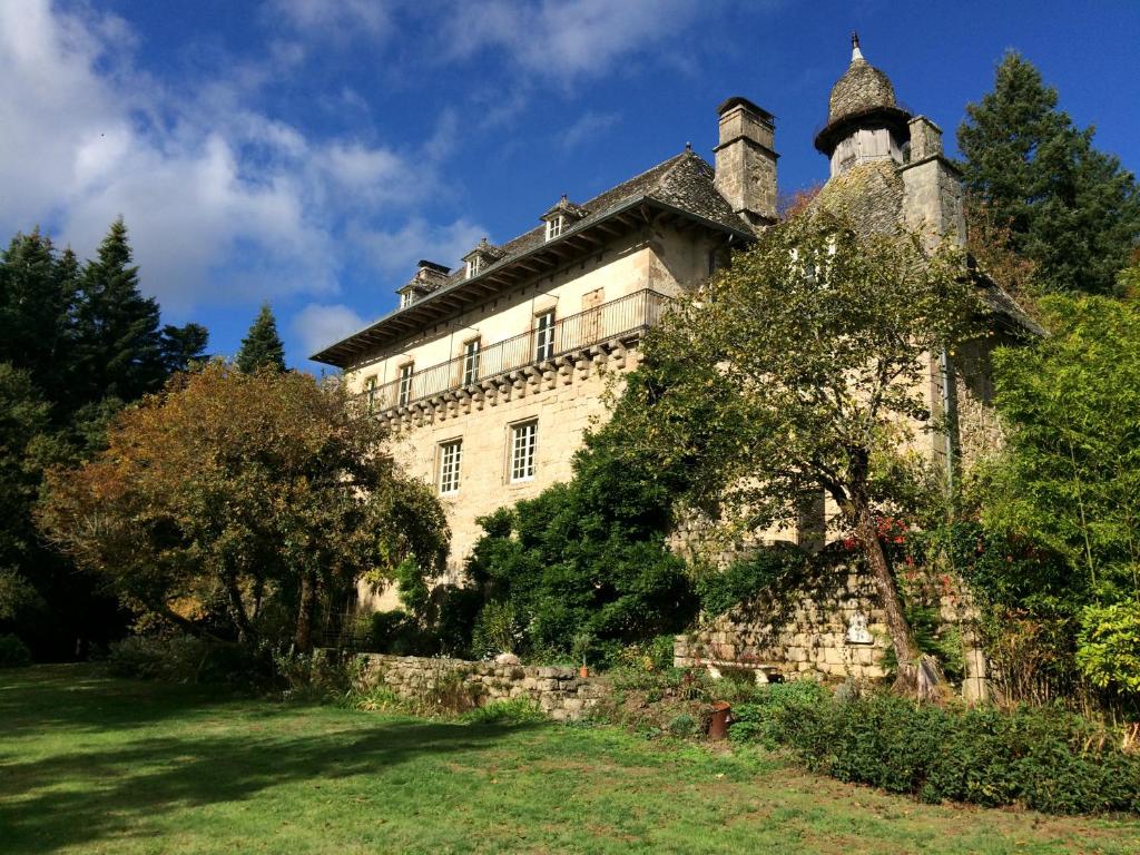 B&B / Chambre d'hôtes B&B Chateau le Bois Le Bois Chateau le bois 19220 Saint-Julien-aux-Bois