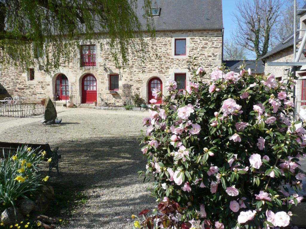 B&B / Chambre d'hôtes B&B DINAN la priquetais lieu dit \ 22100 Trévron