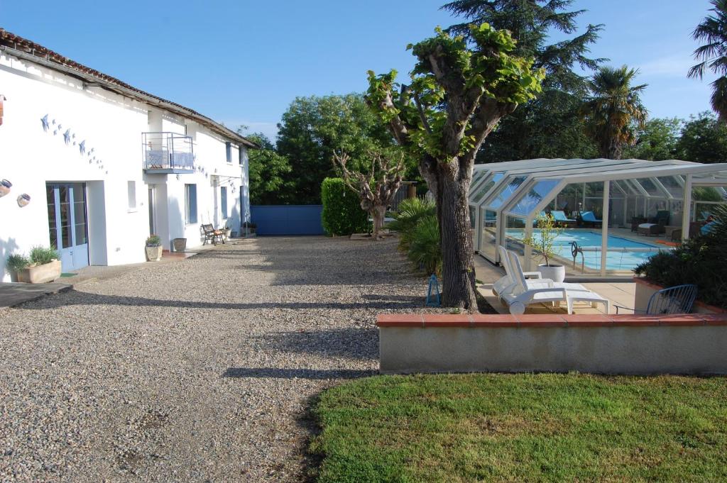 B&B Douce France Lieu Dit France, 1471 Chemin d'Auvillar, 82210 Saint-Nicolas-de-la-Grave