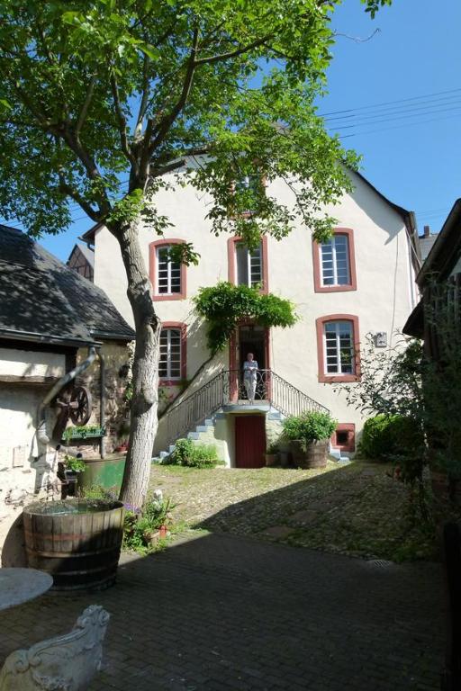 B&B / Chambre d'hôtes B&B Echternacher Hof Echternacher Strasse 2 54538 Kinheim