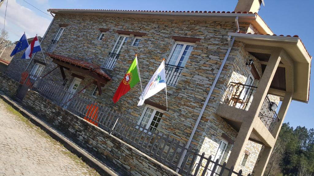 B&B en Glamping Quinta do Rio Alva Rua das Moendas 260, 3420-173 Mouronho