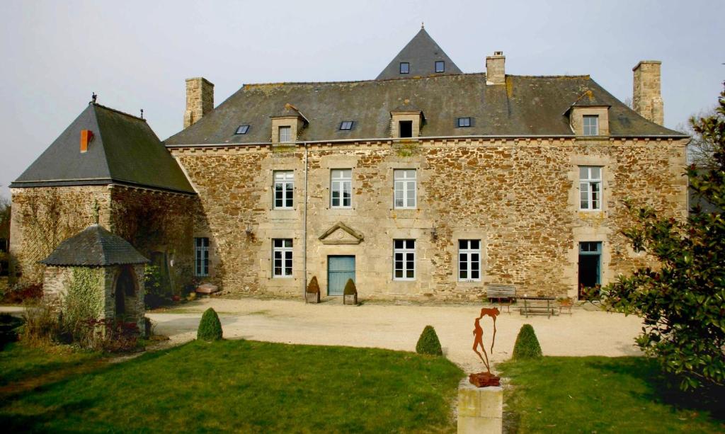 B&B / Chambre d'hôtes B&B Le Plessix - Manoir le Plessix Madeuc Manoir Le Plessix-Madeuc 11, Hameau du Plessix Madeuc 22130 Corseul