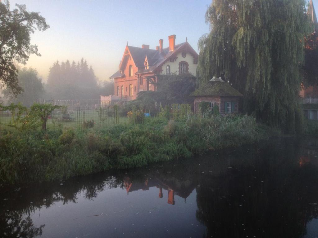 B&B Mühlenvilla am Bützower Hafen Bahnhofstr. 3, 18246 Bützow
