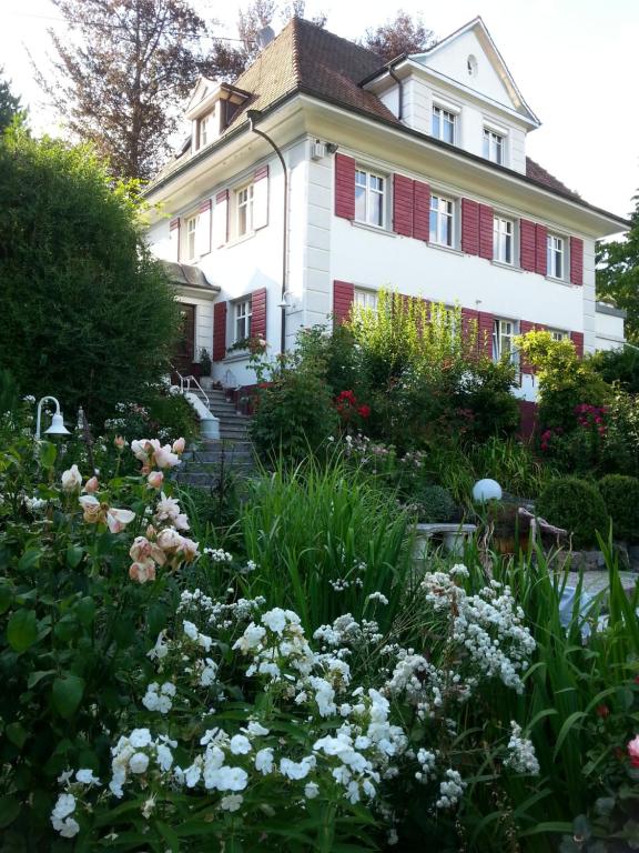B&B / Chambre d'hôtes B&B Rosenliebe Steigstr. 6 78078 Niedereschach
