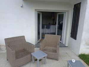 B&B / Chambre d'hôtes B&B Villa Branca Barreiros AL98139 208 Avenida Nossa Senhora das Angústias 4720-012 Barreiros Région Nord