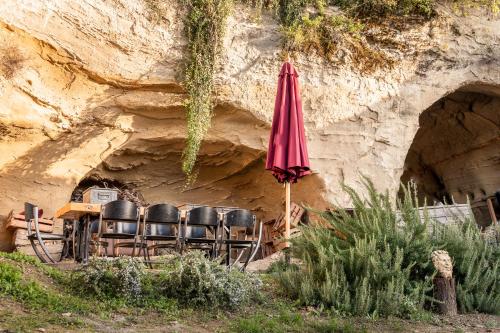 Bacchus Grotto Chambre and Table d'Hote