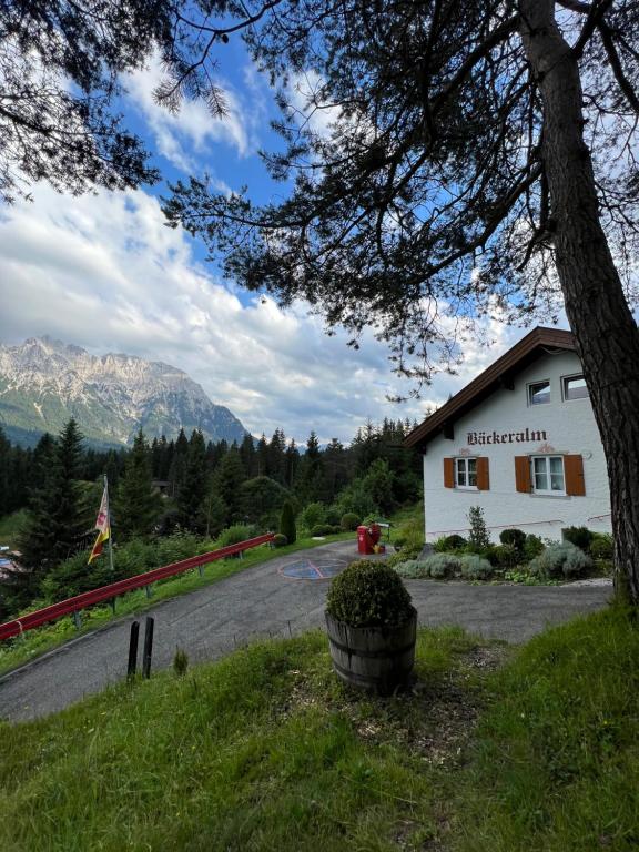 B&B / Chambre d'hôtes Bäckeralm© - B&B 16 + Fischerweg 6 am Schmalensee 82481 Mittenwald