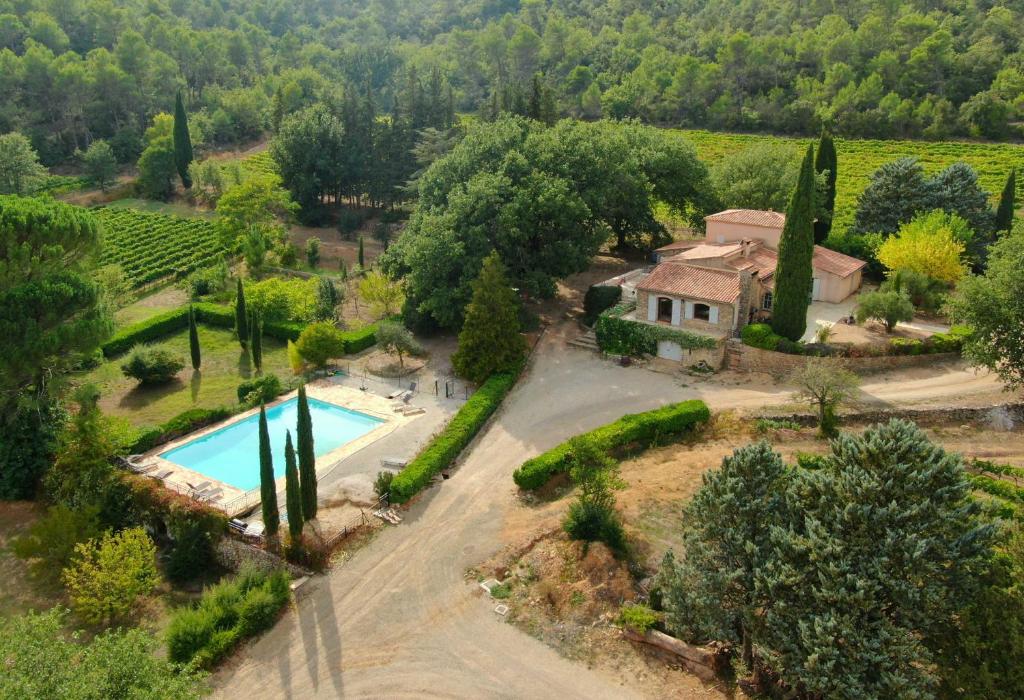 B&B / Chambre d'hôtes Bastide de Fave Bastide de Fave, Route de Bras 83119 Brue-Auriac