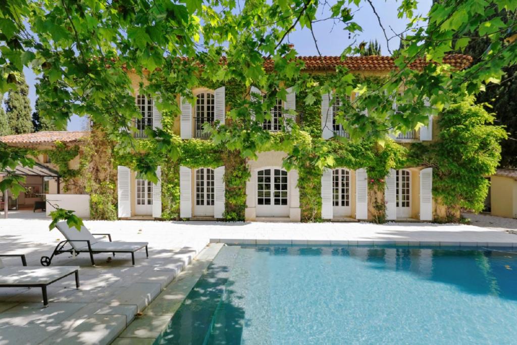 B&B / Chambre d'hôtes Bastide de Gueissard 1384 Chemin du Sauvet 83270 Saint-Cyr-sur-Mer