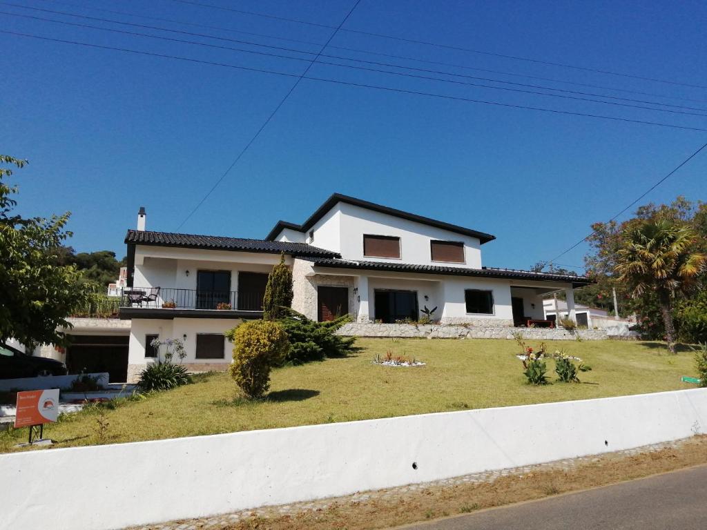 BB Silvercoast Casa das Flores Rua do Vale da Agua 15, 2500-865 Santa Catarina