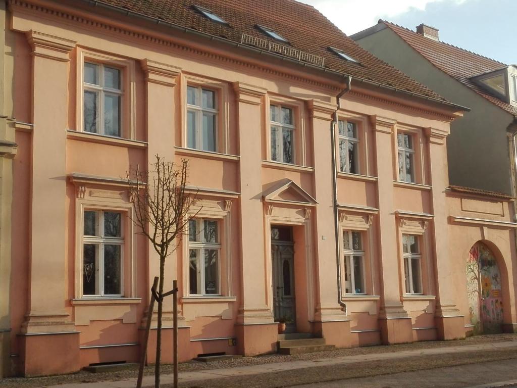 B&B / Chambre d'hôtes Bed&Breakfast Wagner \ Friedrich-Engels-Str. 42 16816 Neuruppin