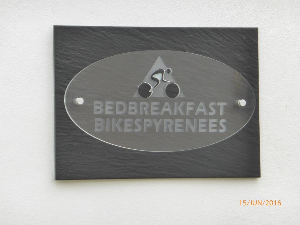 Bedbreakfastbikespyrenees 2 Place Du Cazal, 09000 Loubières