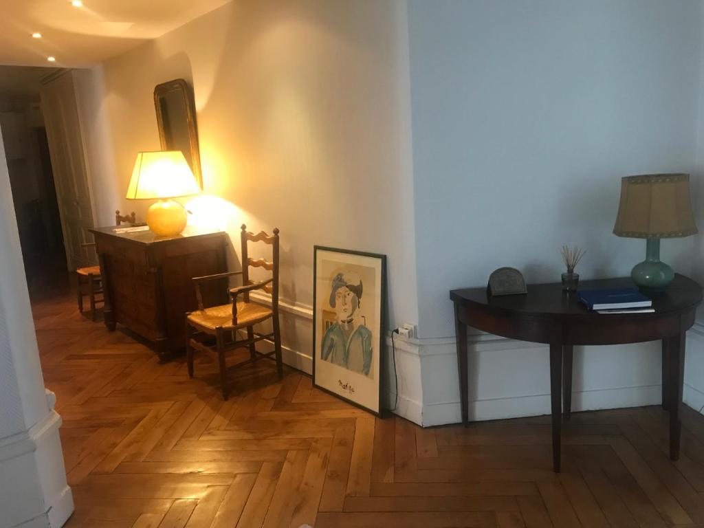 B&B / Chambre d'hôtes Berges du Rhône/ Chambre avec balcon Appartement au 4eme étage, porte en face de l'ascenseur 61 Cours de la Liberté 69003 Lyon