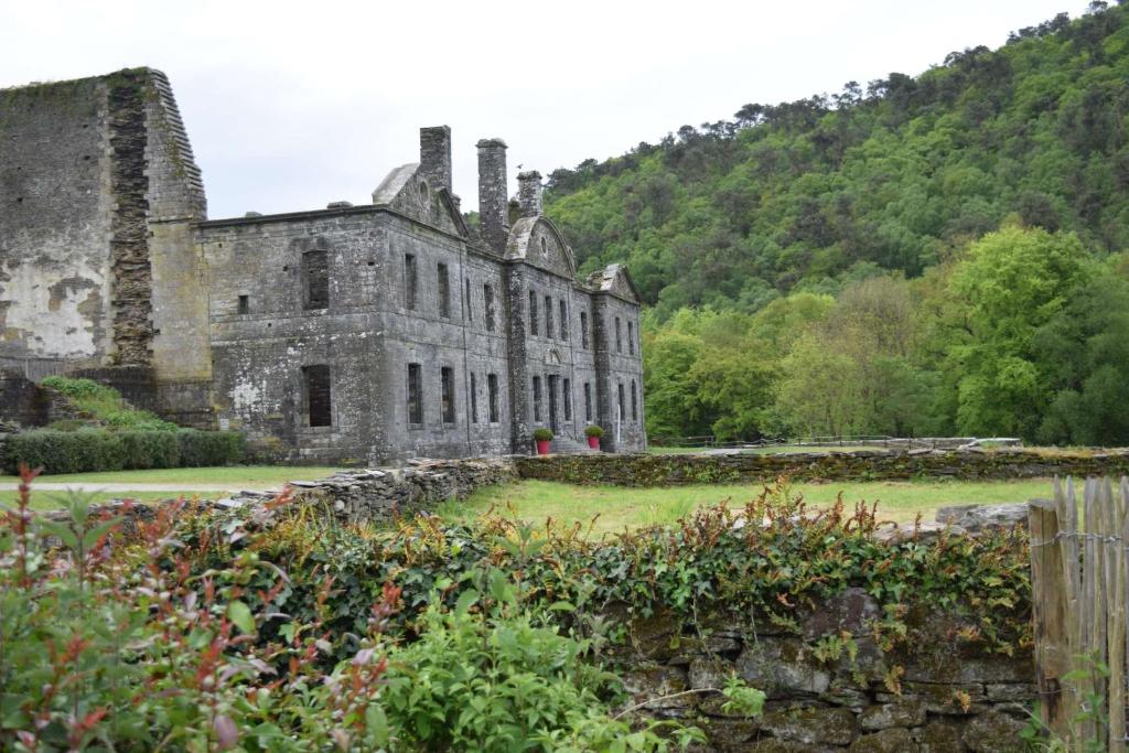 Brb Saint Gelven Abbaye de Bon Repos, 22570 Laniscat