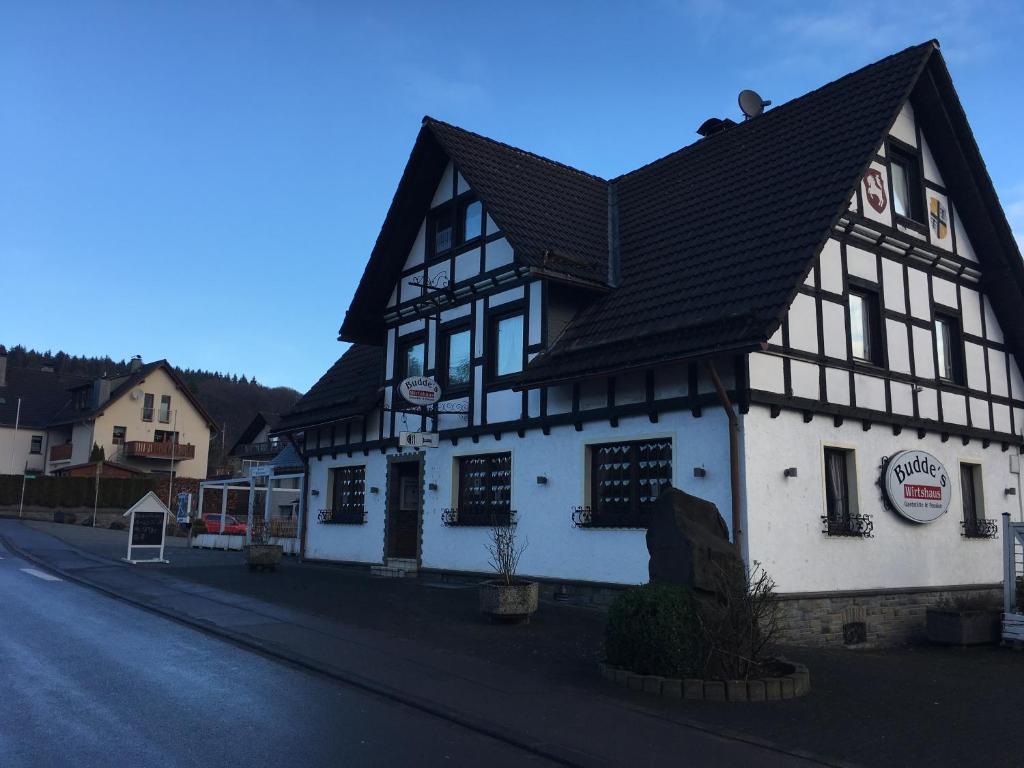 B&B / Chambre d'hôtes Buddes Wirtshaus Kölnerstrasse 4 57489 Drolshagen