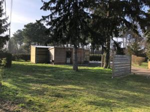 B&B / Chambre d'hôtes Cabane du Circuit Le vigneau Chemin aux Boeufs 72100 Le Mans Pays de la Loire