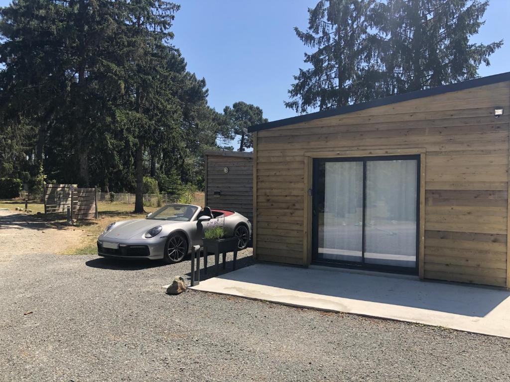 B&B / Chambre d'hôtes Cabane du Circuit Le vigneau Chemin aux Boeufs 72100 Le Mans