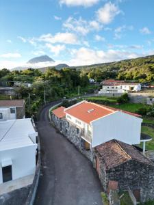 B&B / Chambre d'hôtes Casa dos Caldeiras Caminho Velho Casa dos Caldeiras, Silveira 9930-177 Lajes do Pico Açores