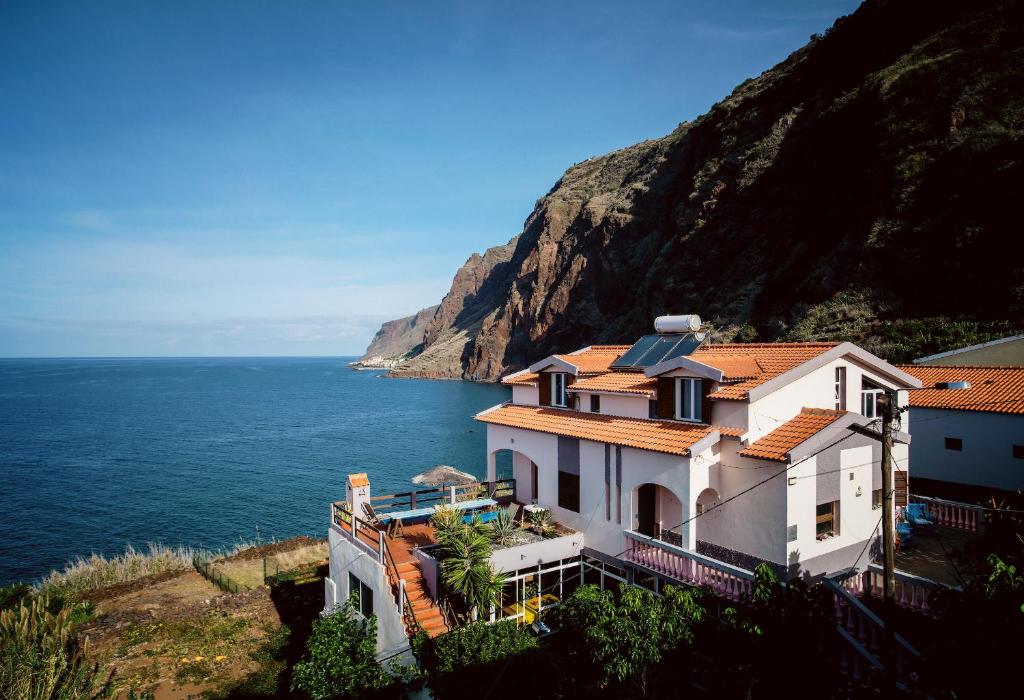 Cecília's House Vereda das Pedras, no 12, Jardim do Mar Concelho da Calheta, Madeira, 9370-413 Jardim do Mar