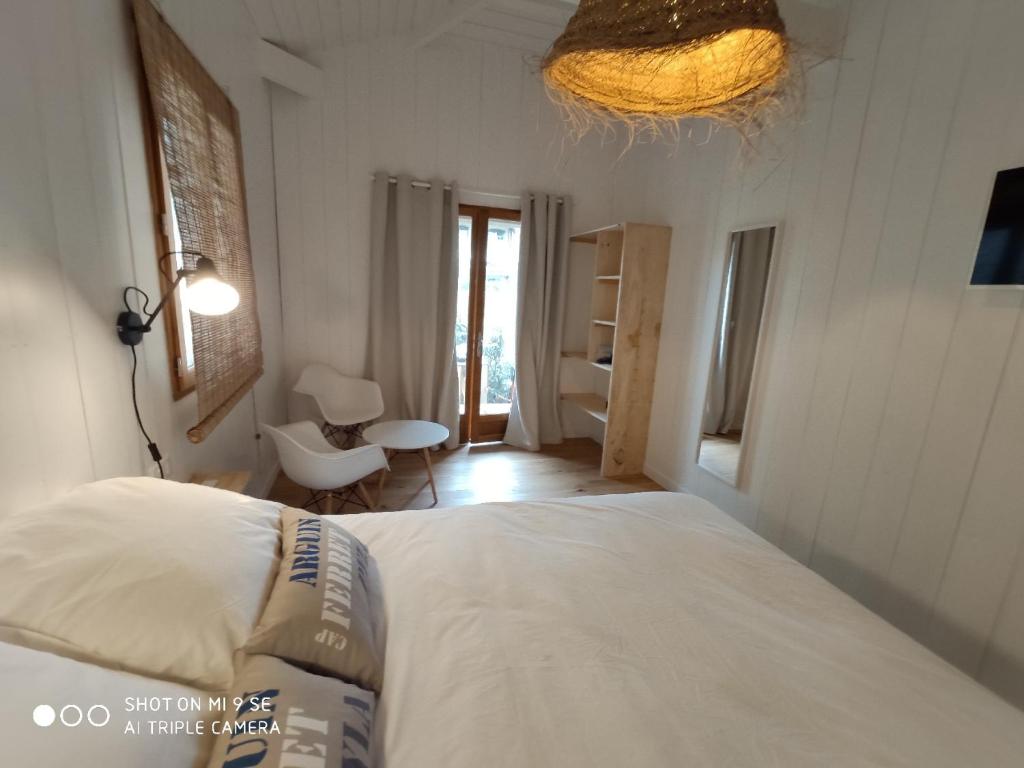 B&B / Chambre d'hôtes Centre Cap-ferret, les chambres du phare, océan 2 rue de la poste 33970 Bélisaire