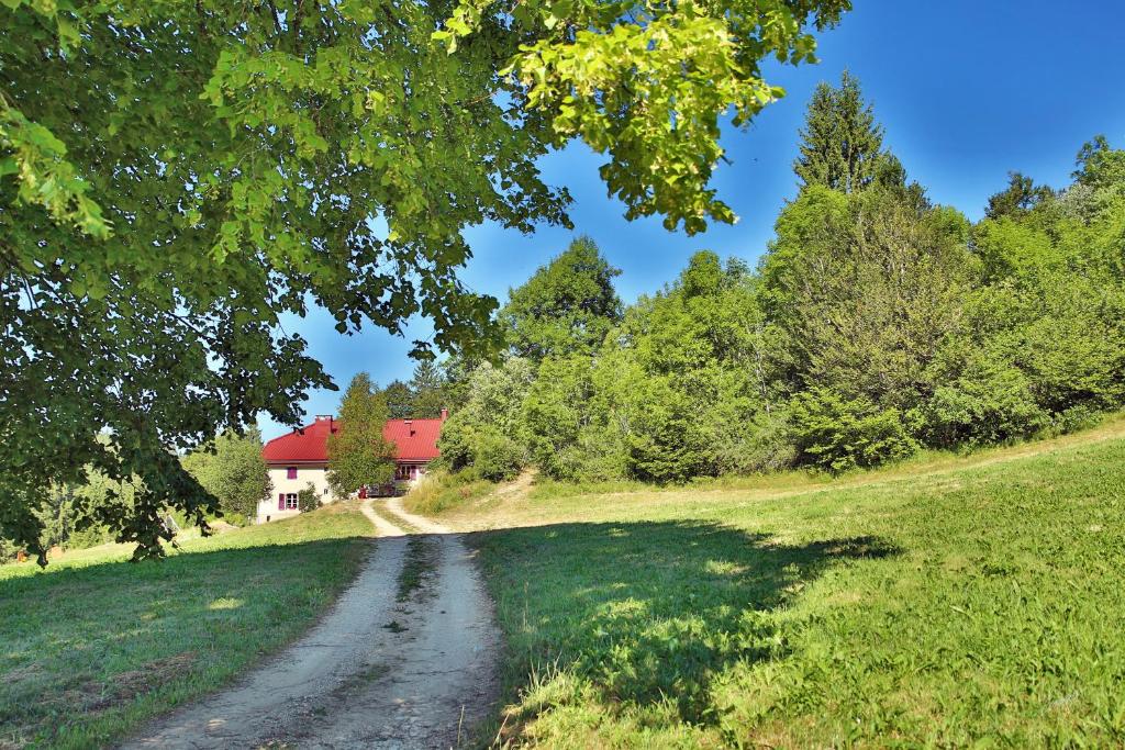 B&B / Chambre d'hôtes Ch'tit Jura L'ÉCULAT MILLET 39310 Les Moussières