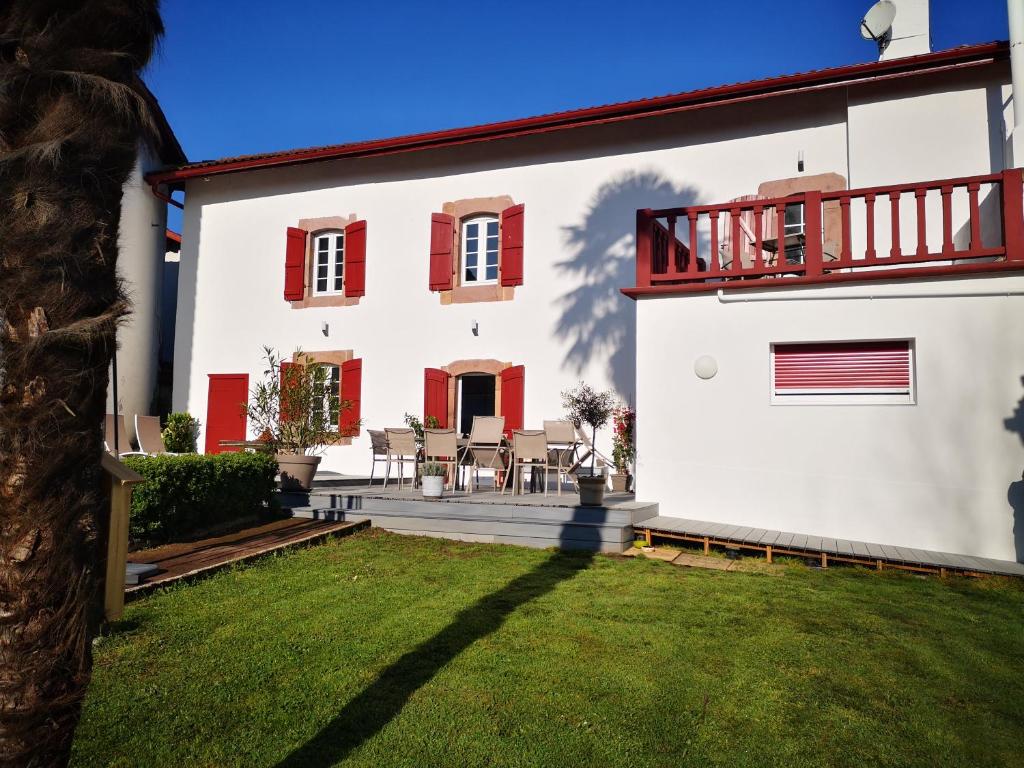 B&B / Chambre d'hôtes Chalbonia Le bourg 64250 Louhossoa