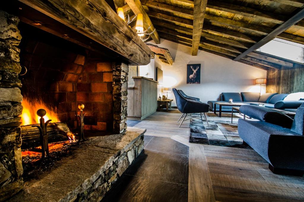 B&B / Chambre d'hôtes CHALET L'ETAGNE 71 rue du Lac 73120 Courchevel