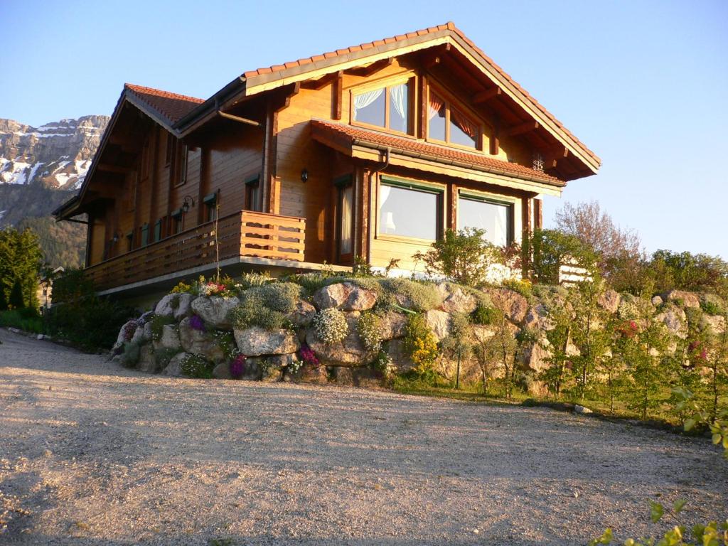 B&B / Chambre d'hôtes Chalet Les Aigles Station d'Orange Hameau de Montisel 24 Route de sur les Gorges 74800 Saint-Sixt