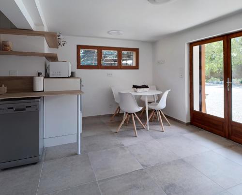 Chalet Les Cols - Chambres avec terrasse & jardin - proche de la nouvelle gare