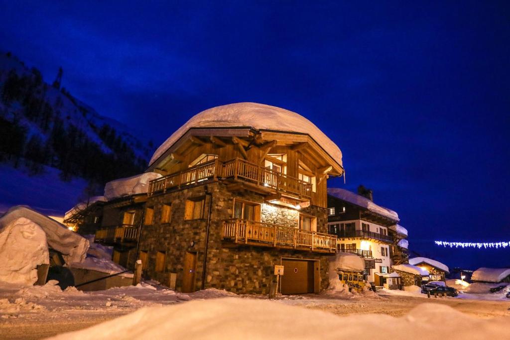 B&B / Chambre d'hôtes Chalet Monte Bianco place du dome  les boisses chalet monte bianco 73320 Tignes