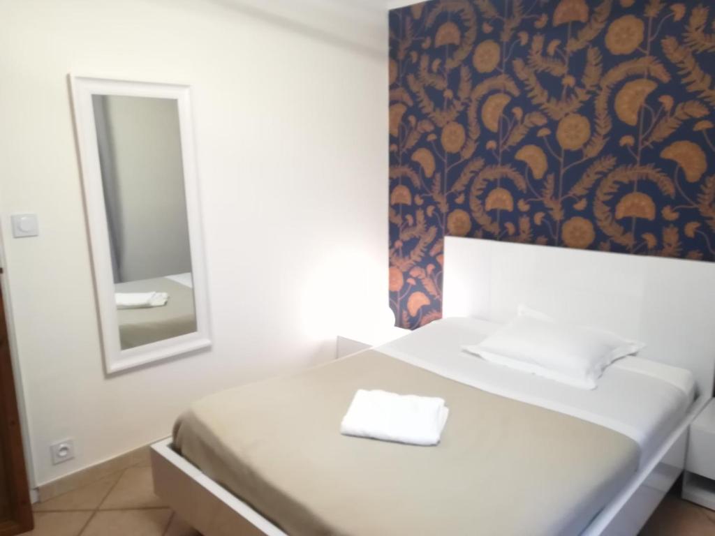 B&B / Chambre d'hôtes Chambre avec tout le confort d'un appartement 780 Chemin des Oliviers 30400 Villeneuve-lès-Avignon