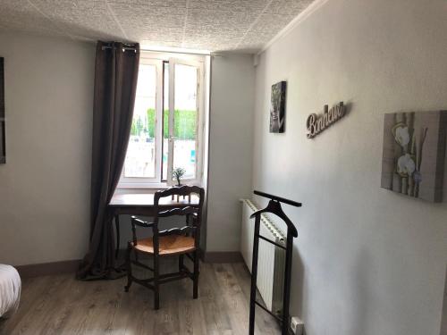 B&B / Chambre d'hôtes Chambre Bonheur 2 Place de la Mairie 73100 Pugny-Chatenod Rhône-Alpes