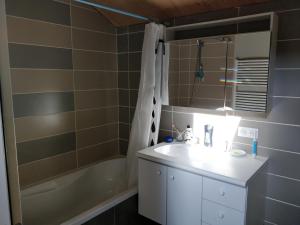 B&B / Chambre d'hôtes Chambre Chaleureuse chez l'habitant 123 rue Antoine de Saint Exupery, Saint-Denis-les-Bourg 01000 Bourg-en-Bresse Rhône-Alpes