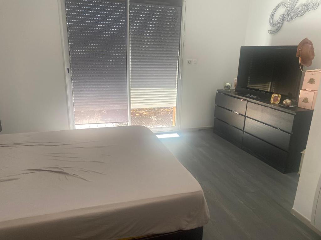 Chambre chez particulier avec salle de bain et wc prives 24 Impasse des Frégates, 33121 Carcans