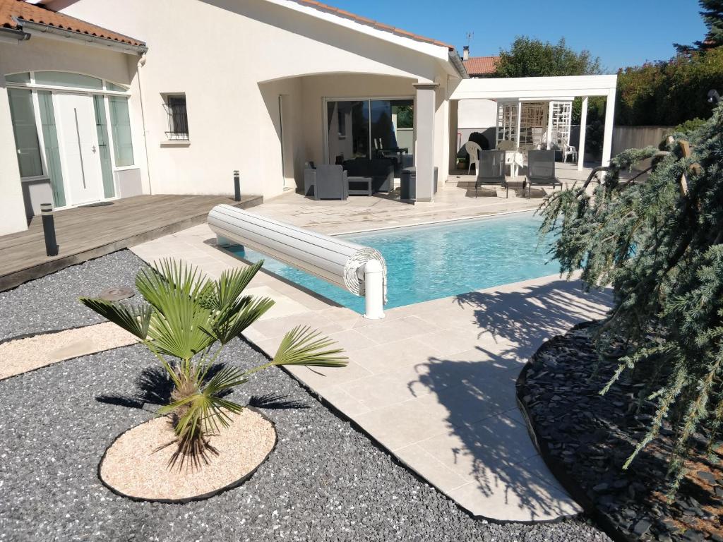 Chambre d'hôte dans une propriété avec piscine 22 Rue Robert Schuman, 42330 Chamboeuf