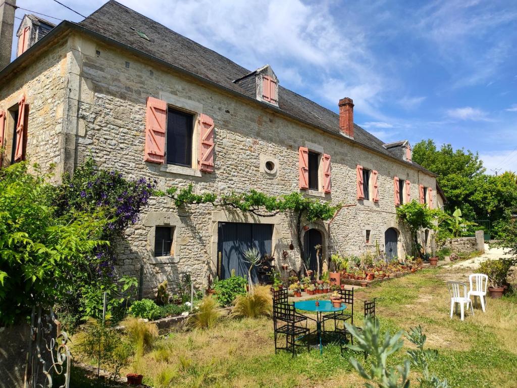 B&B / Chambre d'hôtes Chambre d'hôte, entrée indépendante + parking La Gare 46600 Cressensac