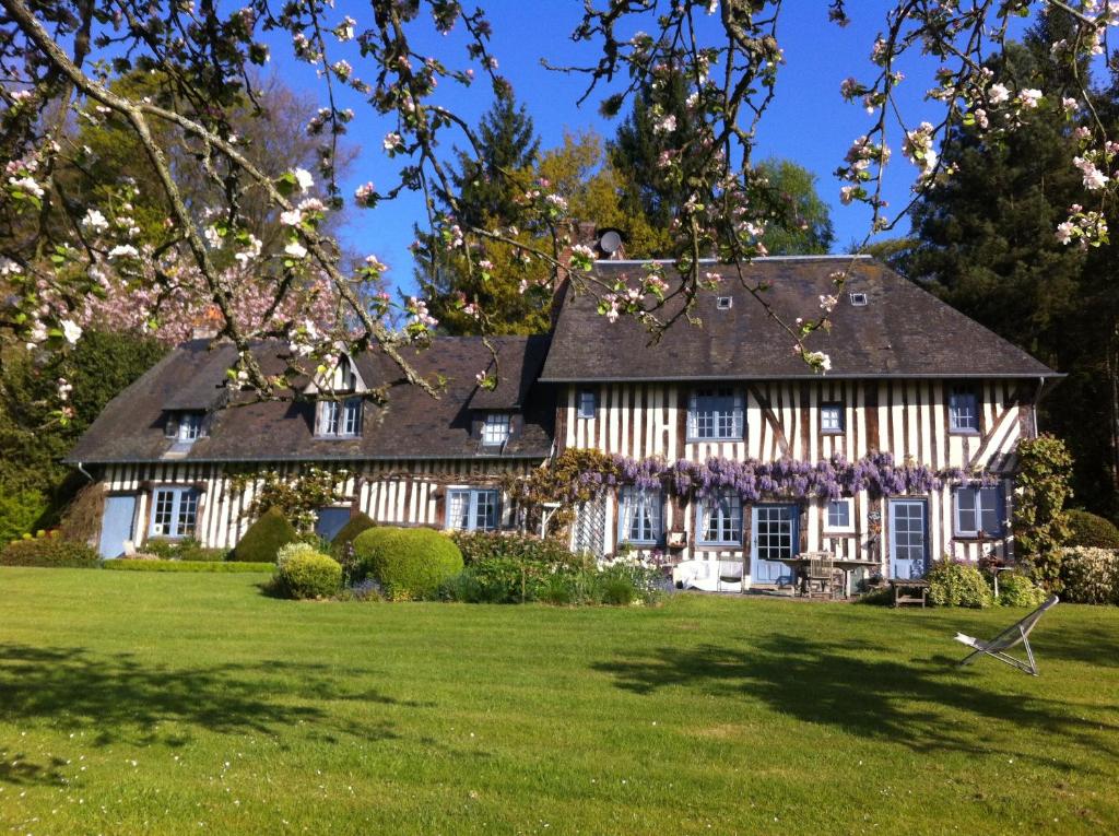 B&B / Chambre d'hôtes Chambre d'Hôte Près de Deauville La Porte du Bosq 14130 Surville