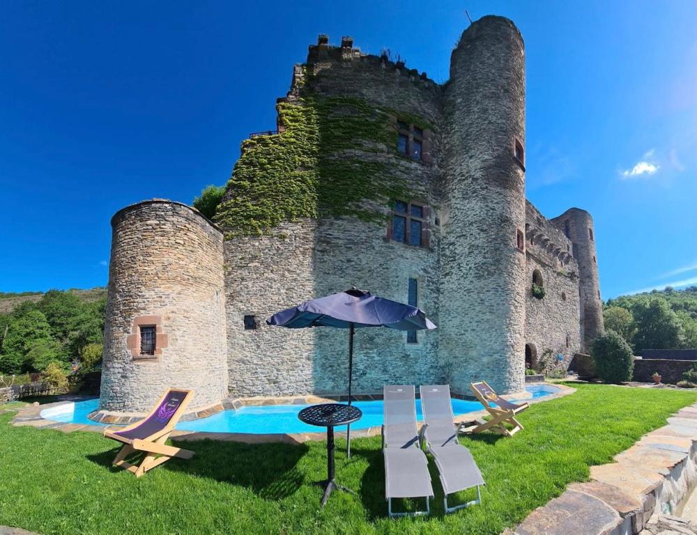 B&B / Chambre d'hôtes Chambre d'Hôtes au Château de Belcastel Château de Belcastel 12390 Belcastel