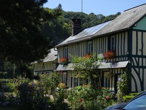 B&B / Chambre d'hôtes Chambre d'hôtes Au Fil De L'eau 1351 Le Conihout 76480 Jumièges Normandie