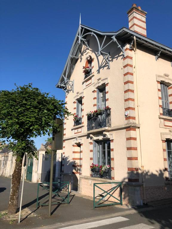 Chambre d’hôtes citadine Bleu Or 19 Avenue Mal de Lattre de Tassigny, 79400 Saint-Maixent-lʼÉcole