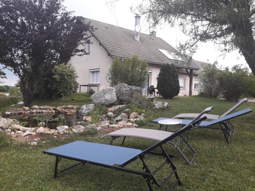 B&B / Chambre d'hôtes Chambre d'hôtes Comme une évidence 20 Rue Beauregard 39130 Clairvaux-les-Lacs