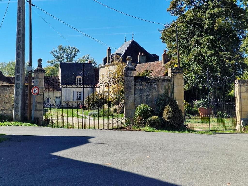 B&B / Chambre d'hôtes Chambre d'hôtes \ Grande Rue 58400 La Marche