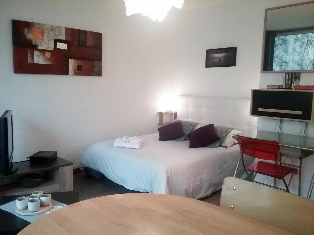 chambre d hotes la dragonne 84660 Maubec