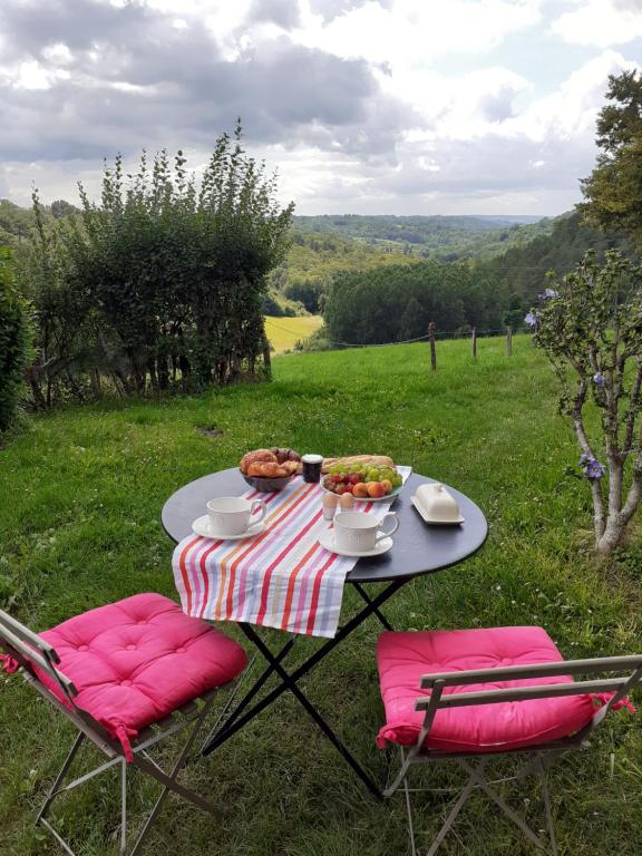 B&B / Chambre d'hôtes Chambre d'hôtes La grange Le bourg 24380 Chalagnac