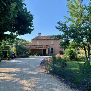 B&B / Chambre d'hôtes Chambre d'hôtes Le Cèdre 286 route de Marseille  Le cedre quartier Mauragne route de Lourmarin 84400 Apt Provence-Alpes-Côte d\'Azur