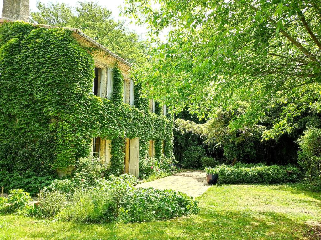 B&B / Chambre d'hôtes Chambre d'hôtes Le Moulin de Moulis 66 Avenue de La Gironde 33480 Moulis-en-Médoc