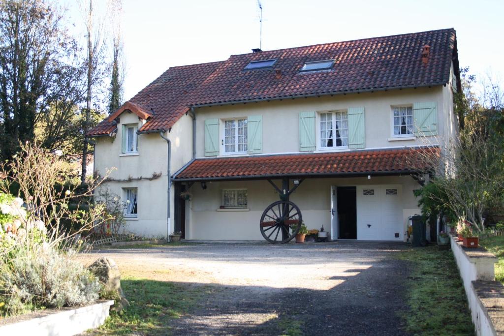 B&B / Chambre d'hôtes Chambre d'Hôtes Les Chênes Chantegrelle 24 rue des sources 87270 Chaptelat