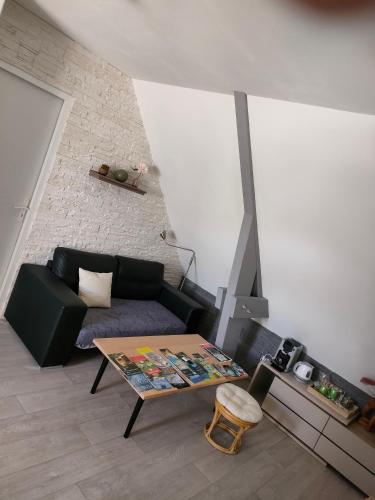 Chambre dans maison en bois récente