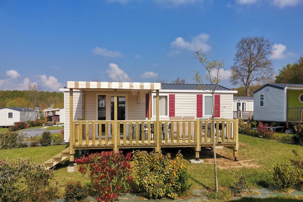 Chambre dans maison en bois récente